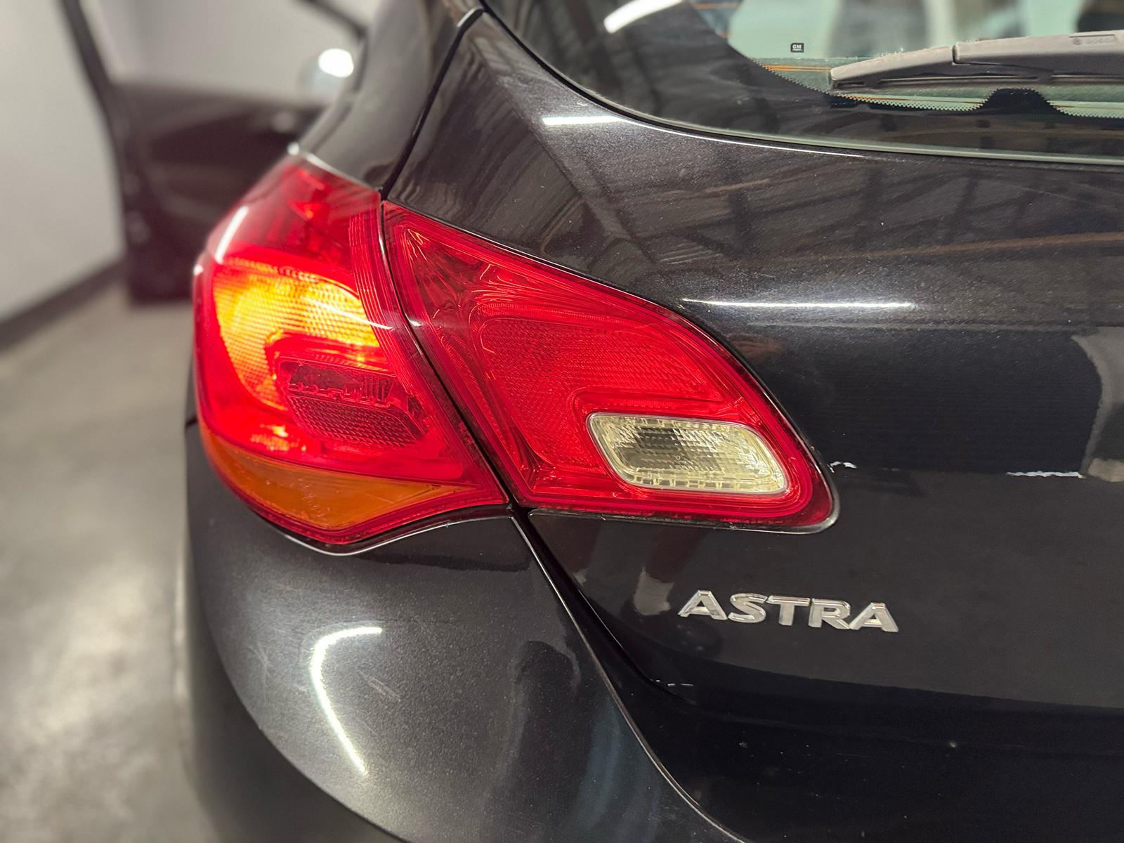 Vauxhall Astra 1.6i Excite Hatchback 5dr Petrol Manual Euro 6 (115 ps)
