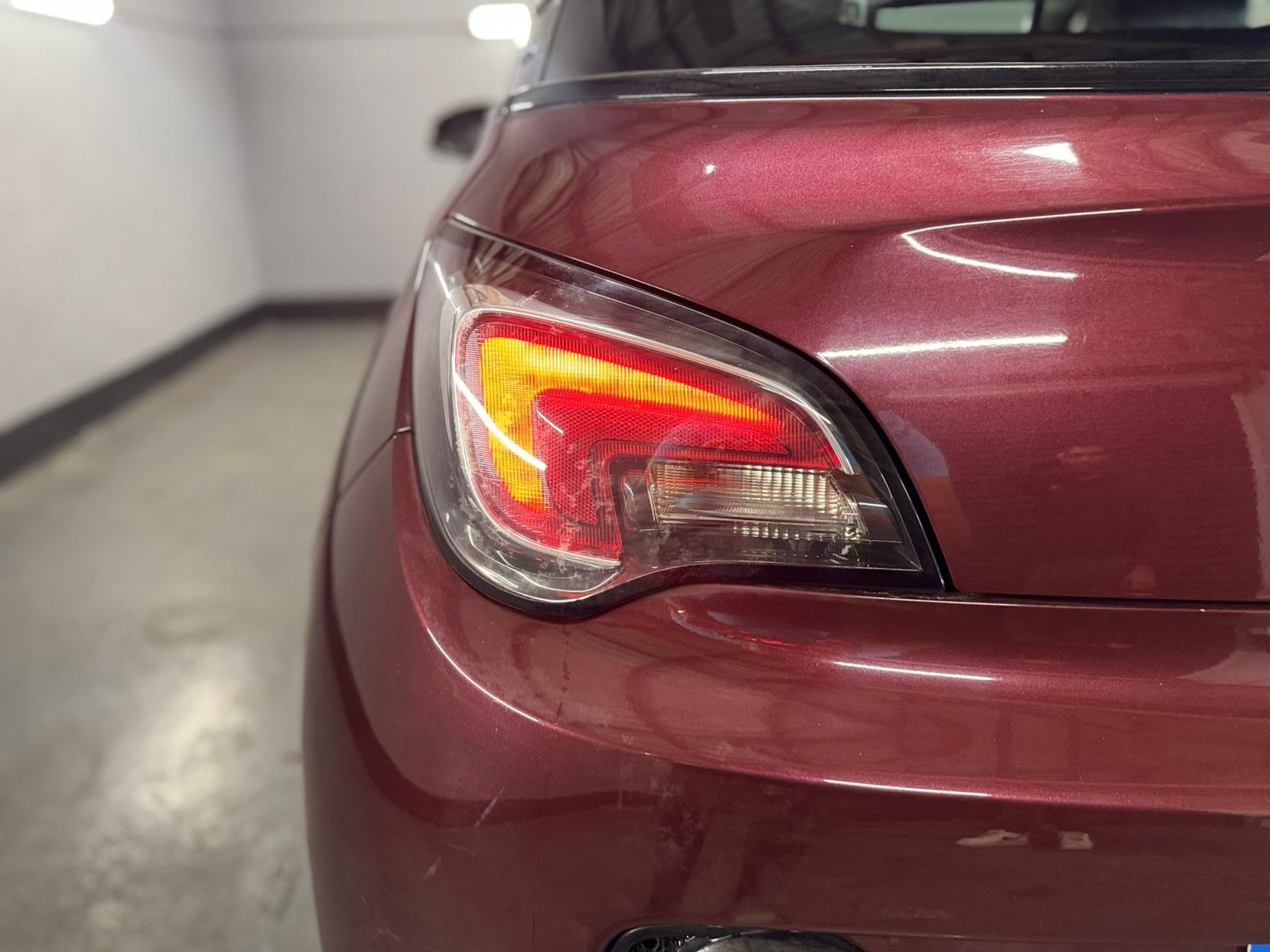 Vauxhall ADAM 1.4 16v GLAM Hatchback 3dr Petrol Manual Euro 5 (87 ps)